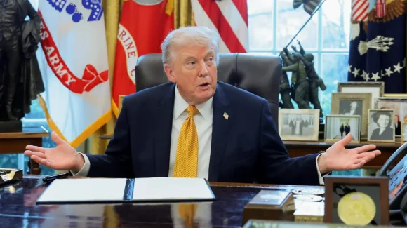 Donald Trump califica a un histórico aliado europeo como “país en bancarrota”