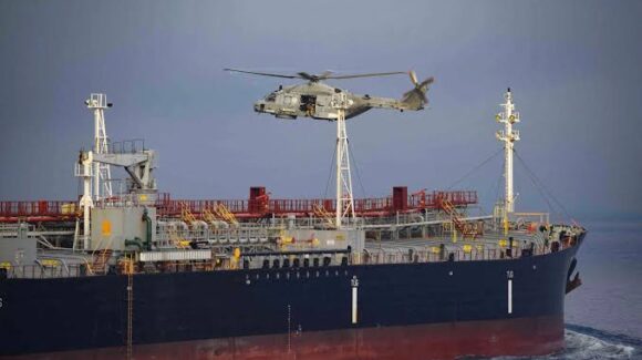 Una misión de la UE liderada por Italia aborda un petrolero ruso en el Mediterráneo