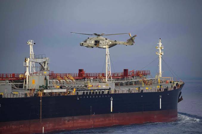 Una misión de la UE liderada por Italia aborda un petrolero ruso en el Mediterráneo