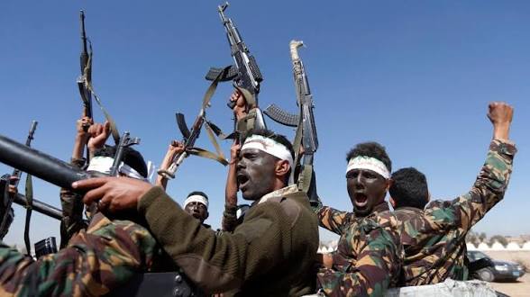 Hutíes lanzan misiles y drones contra intereses de Arabia Saudita en Yemen