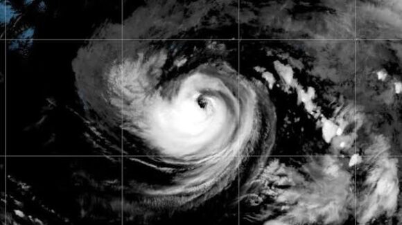‘Karina’ se convierte en huracán categoría 1 y podría escalar a categoría 3 en los próximos días, según el SMN
