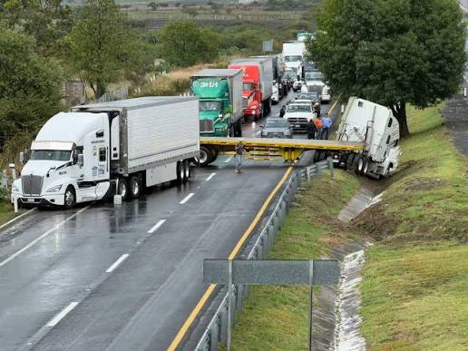 Cierran la autopista Córdoba-Veracruz tras accidente en el kilómetro 66