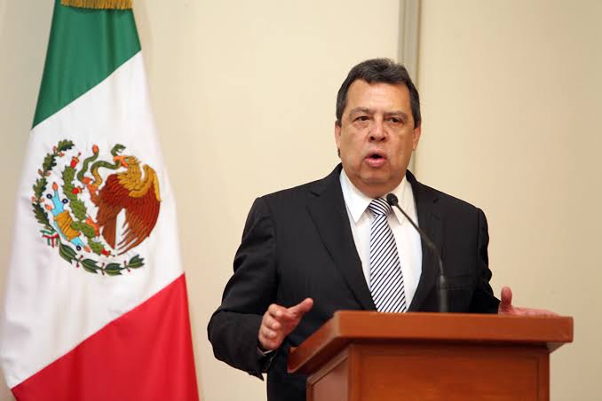 Familiares de los 43 normalistas de Ayotzinapa esperan información de la FGR sobre la detención de Ángel Aguirre