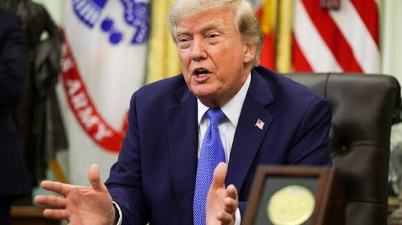 Donald Trump planea que los agentes del ICE usen guantes que dan descargas eléctricas