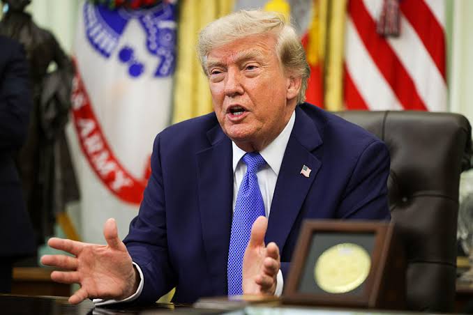 Donald Trump planea que los agentes del ICE usen guantes que dan descargas eléctricas