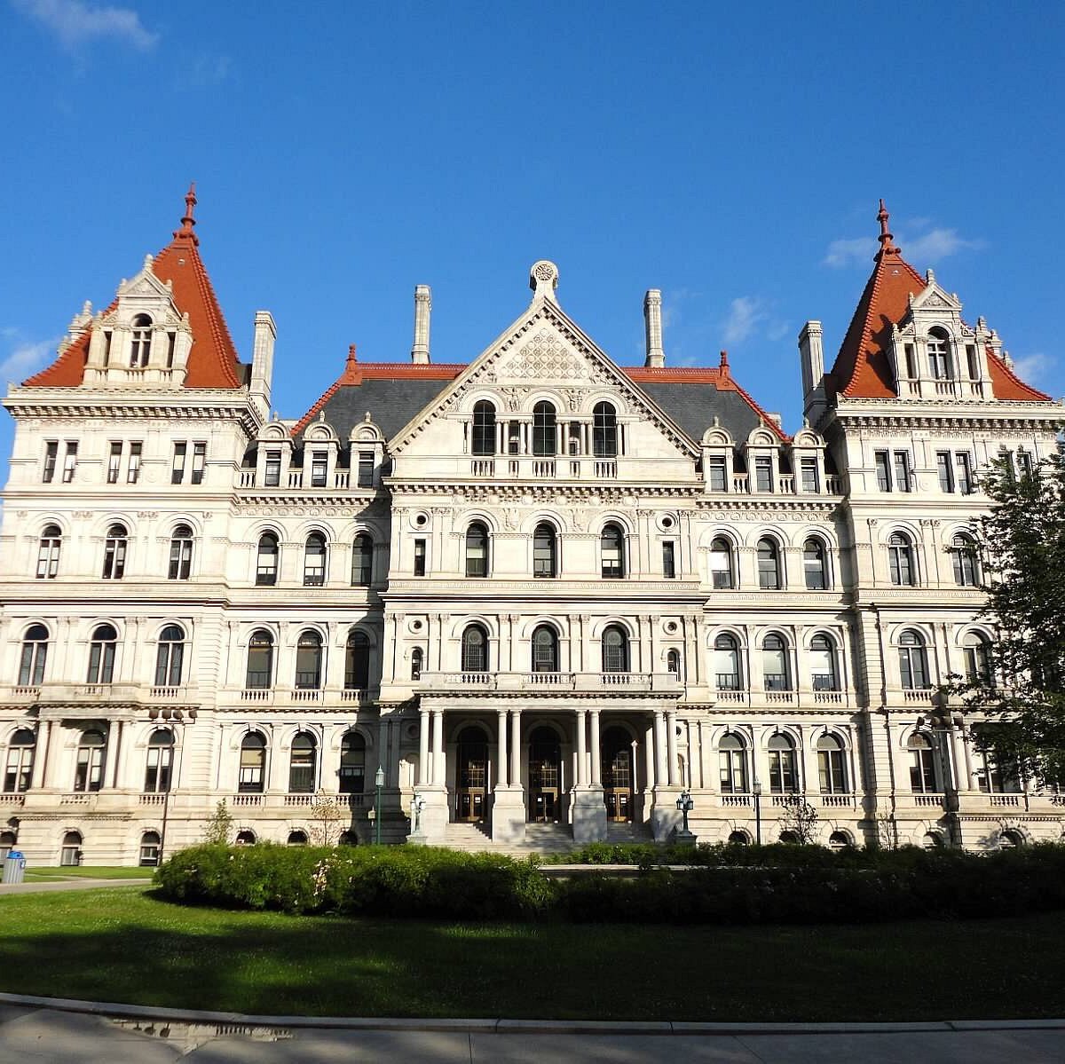 FBI detiene a una mujer acusada de planear un atentado con bomba en el Capitolio de Nueva York