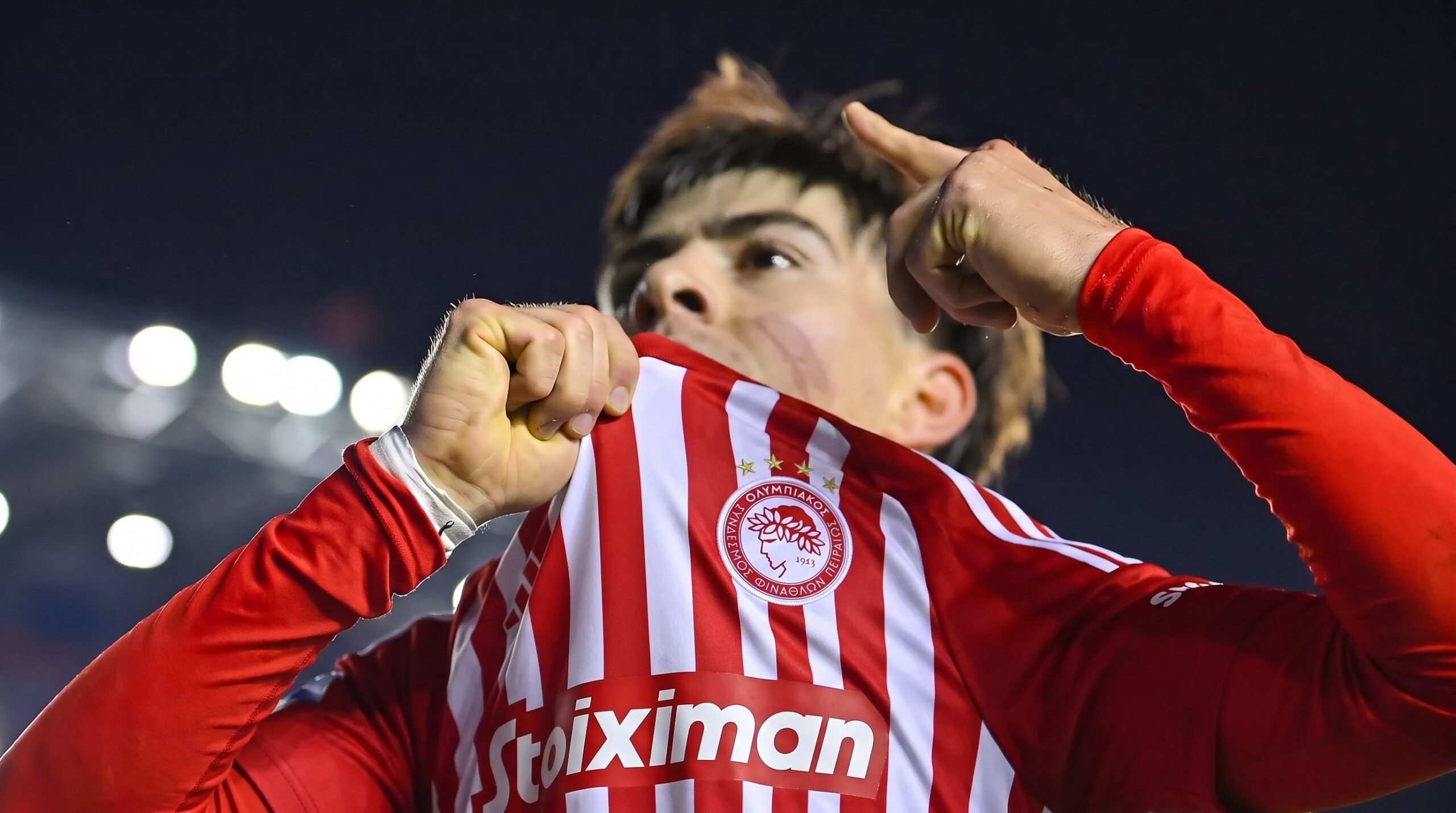 Armando ‘Hormiga’ González anota su primer gol con Olympiacos en Europa League