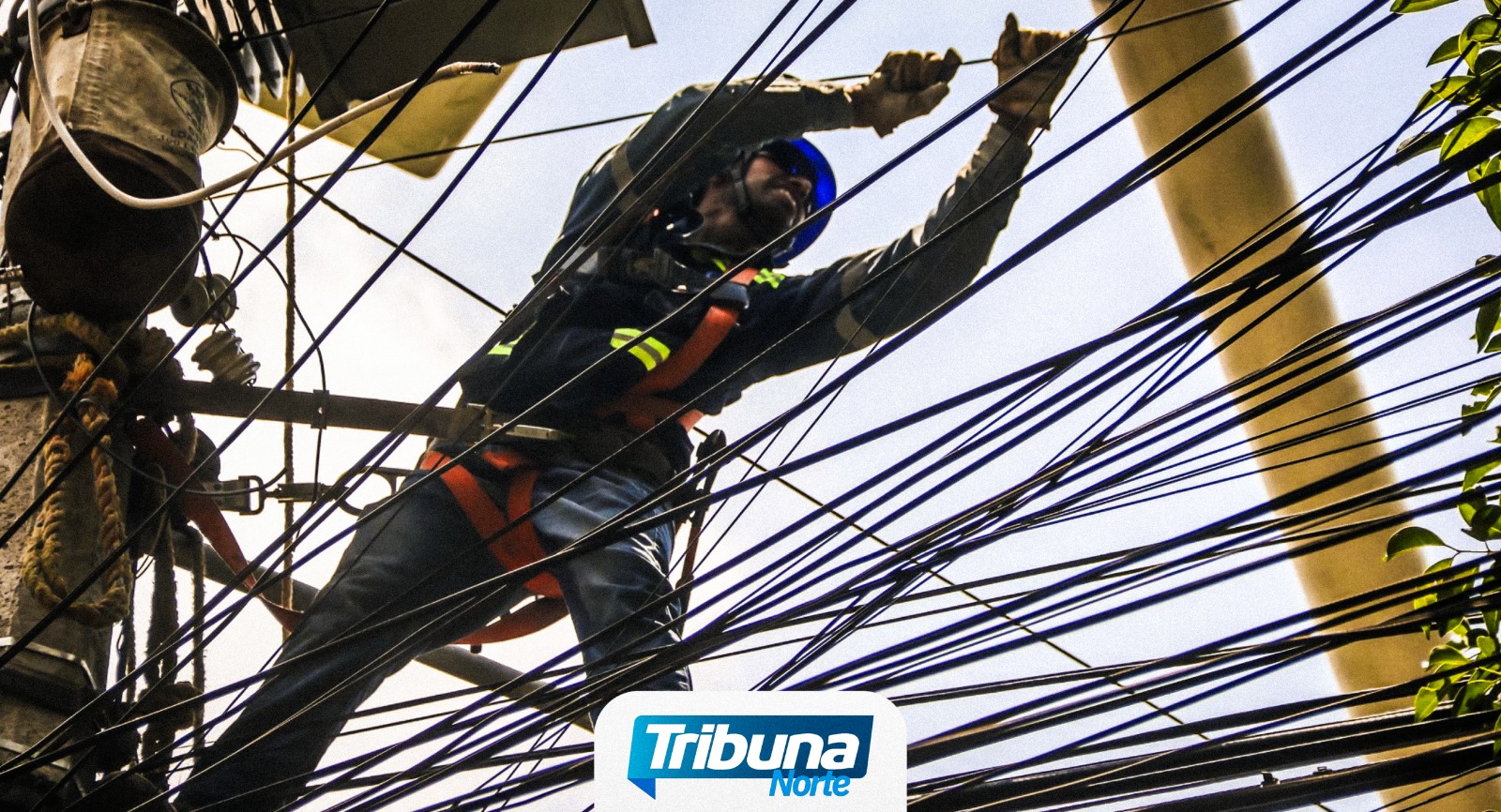Lluvias en Nuevo León provocan fallas eléctricas y semáforos fuera de servicio