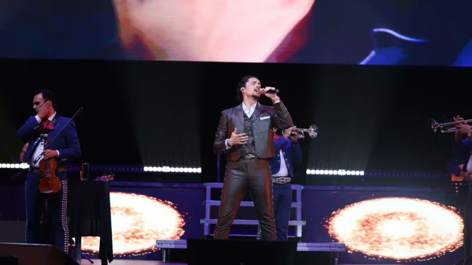 Alex Fernández vuelve a los escenarios tras la emergencia de salud que lo llevó al hospital y canceló su show en Culiacán