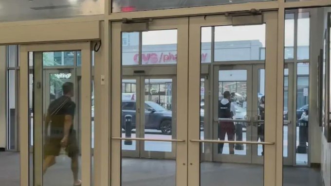 Policía investiga abandono de recién nacido en supermercado de Nueva York, Estados Unidos