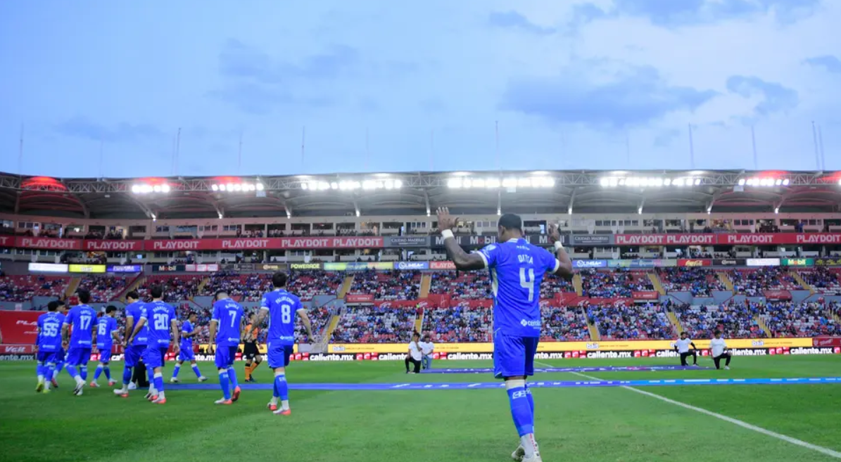 Víctor Velázquez adelantó que próximamente habrá noticias sobre el nuevo estadio de Cruz Azul