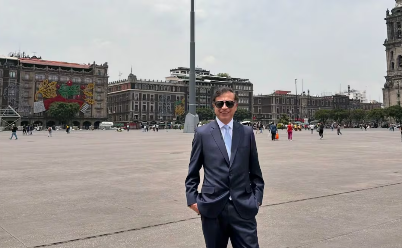 Gustavo Petro presume reunión con Claudia Sheinbaum en Palacio Nacional