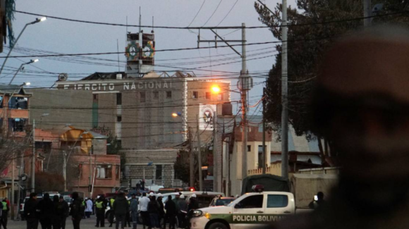 Explosiones en cuartel militar de Bolivia dejan al menos 10 muertos y 81 heridos