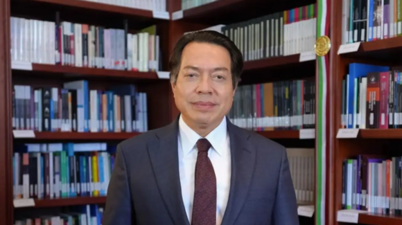Mario Delgado atribuye bajos resultados de prueba PISA a uso de celulares y defiende la Nueva Escuela Mexicana