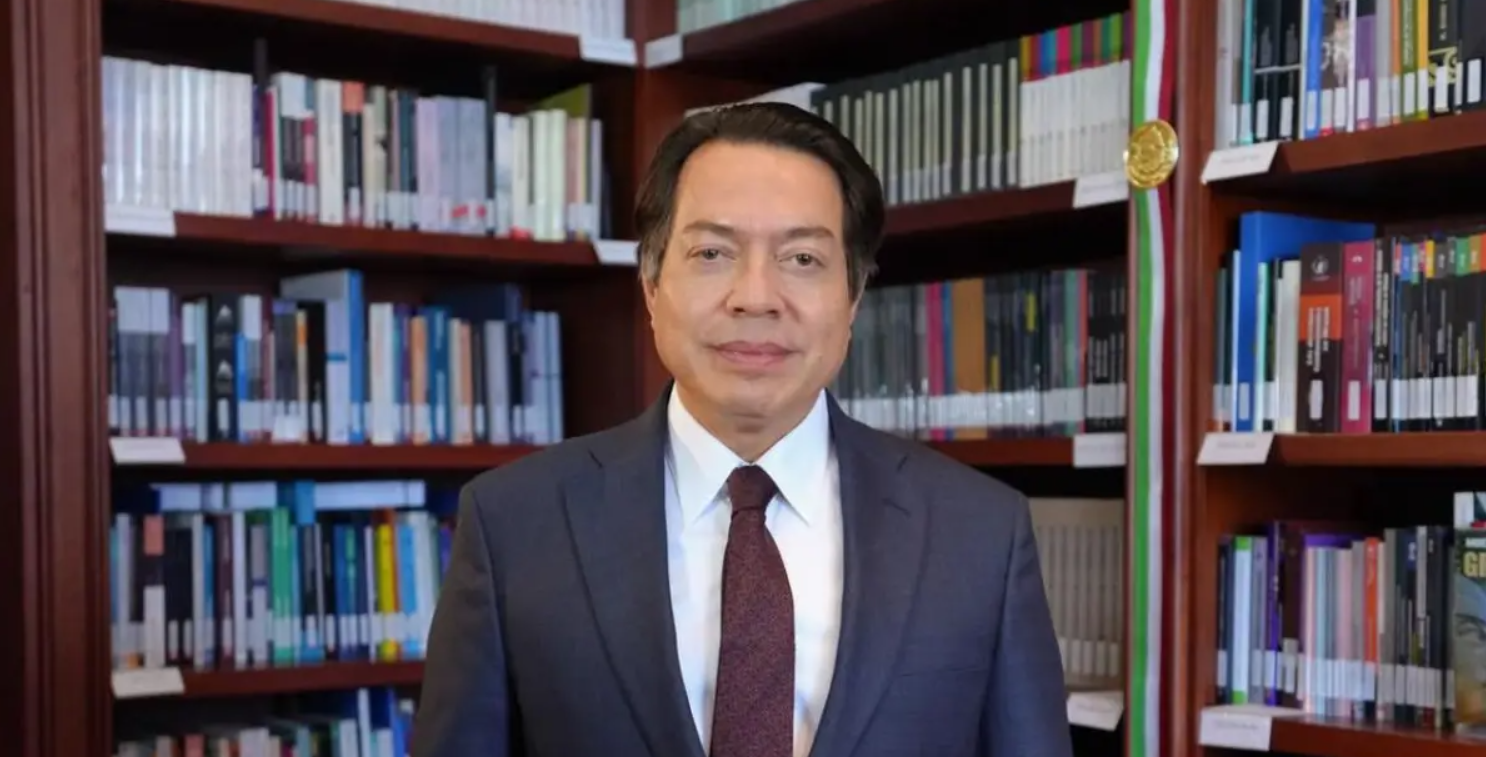 Mario Delgado atribuye bajos resultados de prueba PISA a uso de celulares y defiende la Nueva Escuela Mexicana