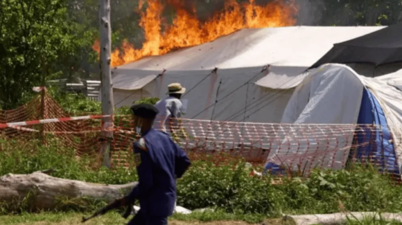 Incendio en primaria de República Democrática del Congo deja al menos 15 niños muertos y varias viviendas destruidas