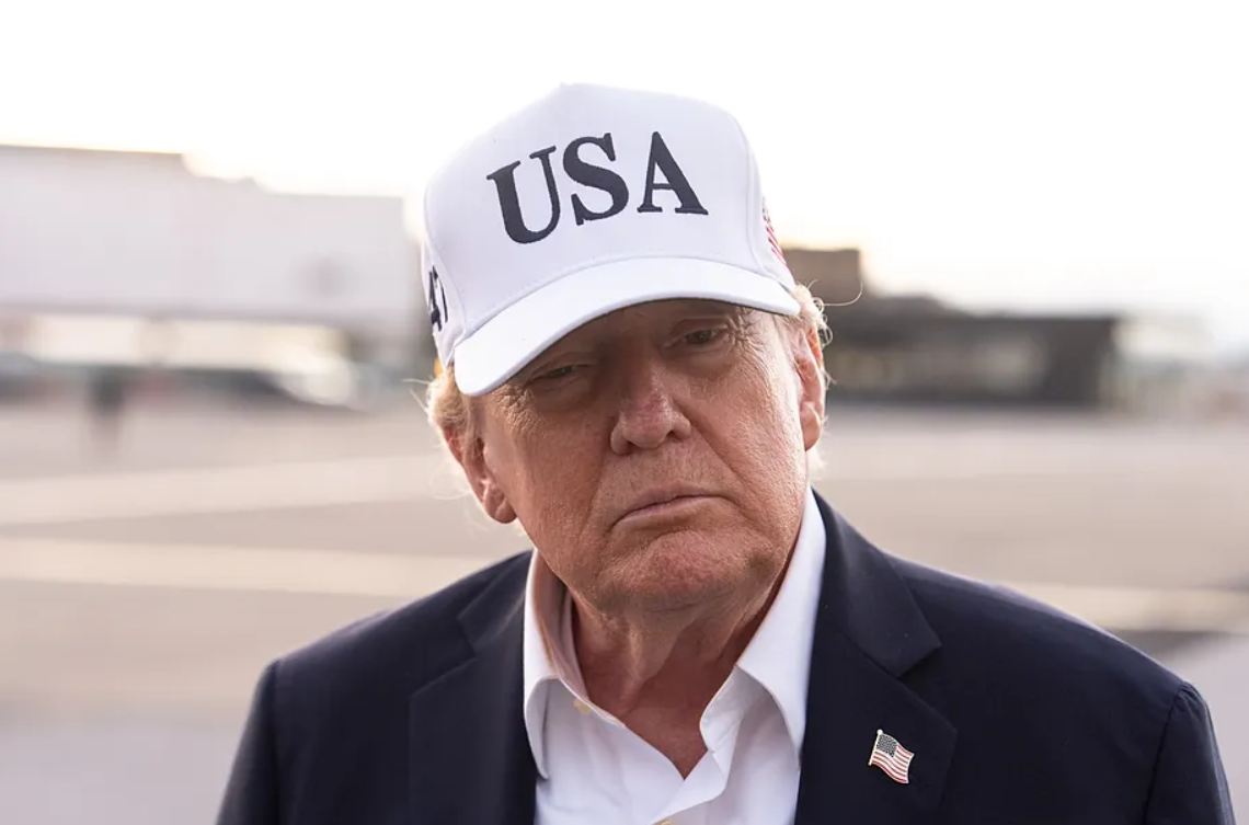 Trump rechaza más controles a la IA y dice que basta un presidente “fuerte e inteligente” como él