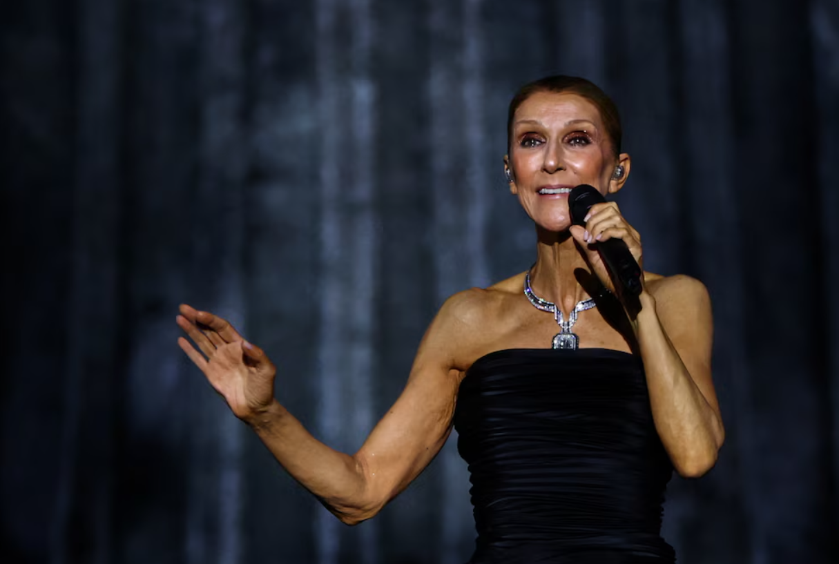 Céline Dion regresa a los escenarios tras seis años con conciertos en París