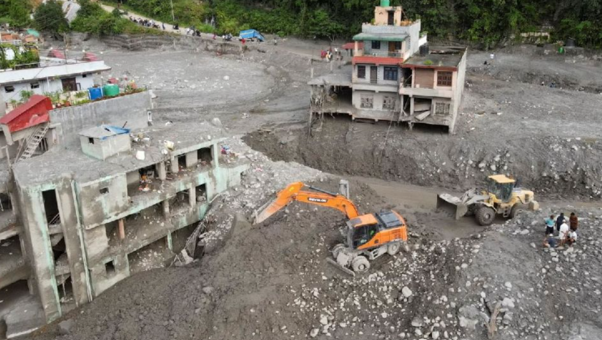 Nepal suma a más de mil personas a la lista de desaparecidos y eleva a 6 mil 150 el total tras las riadas