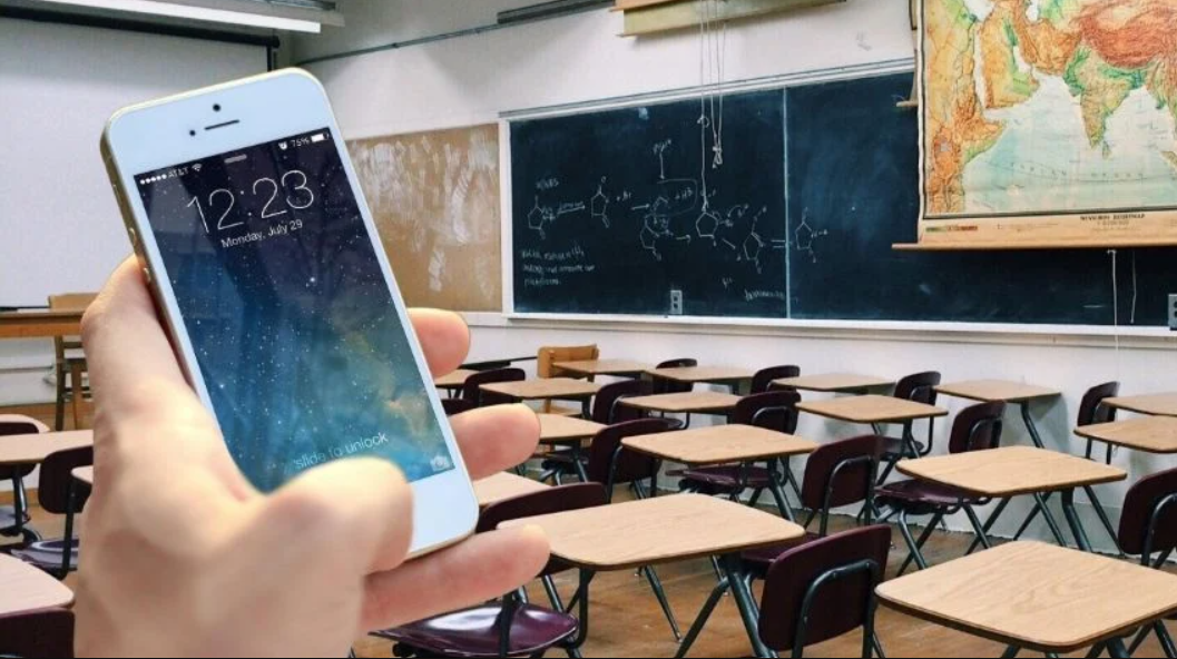 SEP publica en el DOF acuerdo para restringir celulares en escuelas; evaluará medida cada seis meses