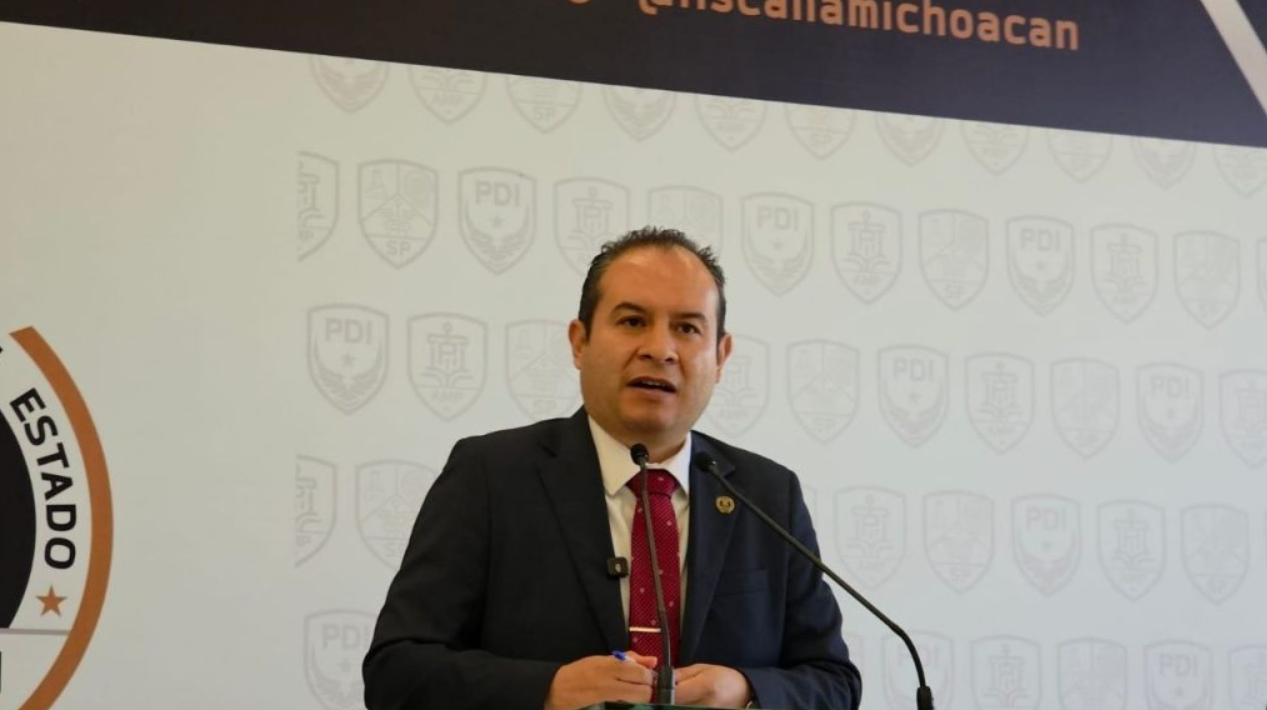 Fiscalía de Michoacán exige entregar celulares de Carlos Manzo para acreditar manipulación de WhatsApp