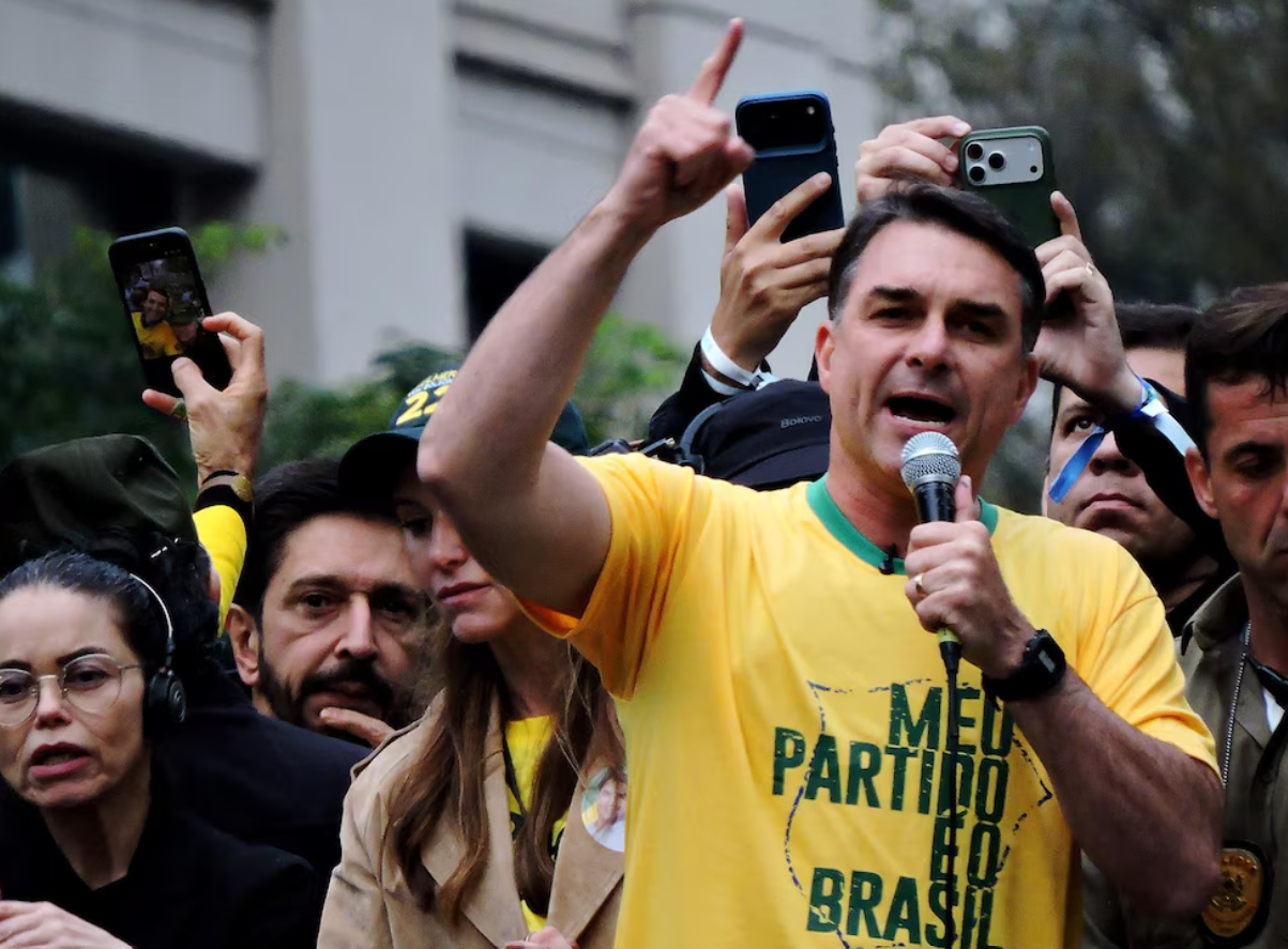 Partido de Lula pide al Supremo investigar supuesta financiación extranjera a campaña de Flávio Bolsonaro