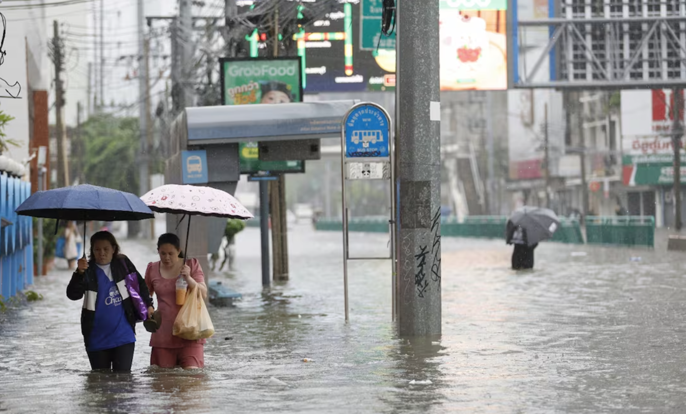 Bangkok declara estado de desastre por lluvias extremas e inundaciones; 50 distritos están en alerta
