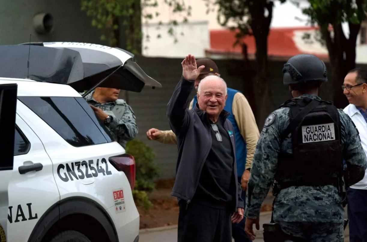 Ernesto Ruffo Appel llega a Ensenada para cumplir prisión domiciliaria tras 40 horas de traslado