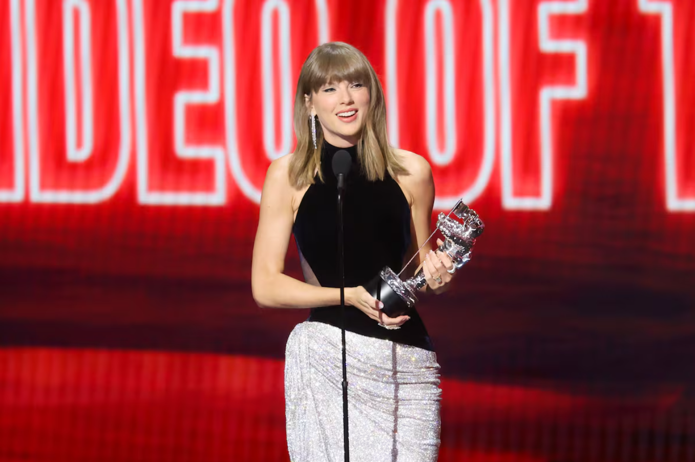 Taylor Swift se convierte en la artista más galardonada en la historia de los MTV VMA