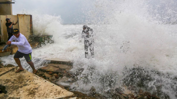Huracán ‘Rachel’ se intensifica a categoría 1 y podría llegar a intensidad 3; se estaciona frente a Jalisco