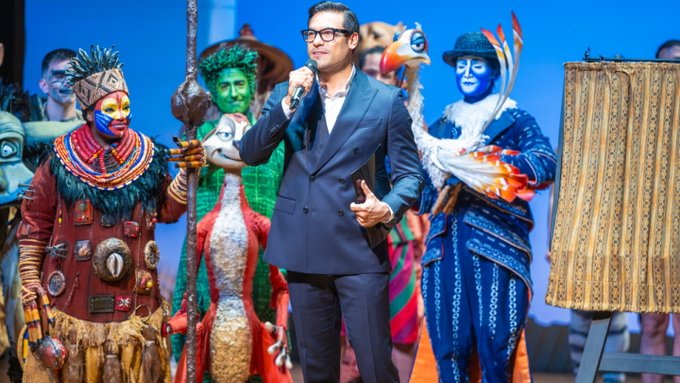 Carlos Rivera regresa a El Rey León en México para celebrar las 500 funciones de su segunda temporada