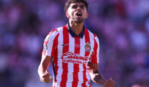 ¡Chivas arrasa en San Luis! El Rebaño Sagrado golea 0-3 y se lleva los tres puntos