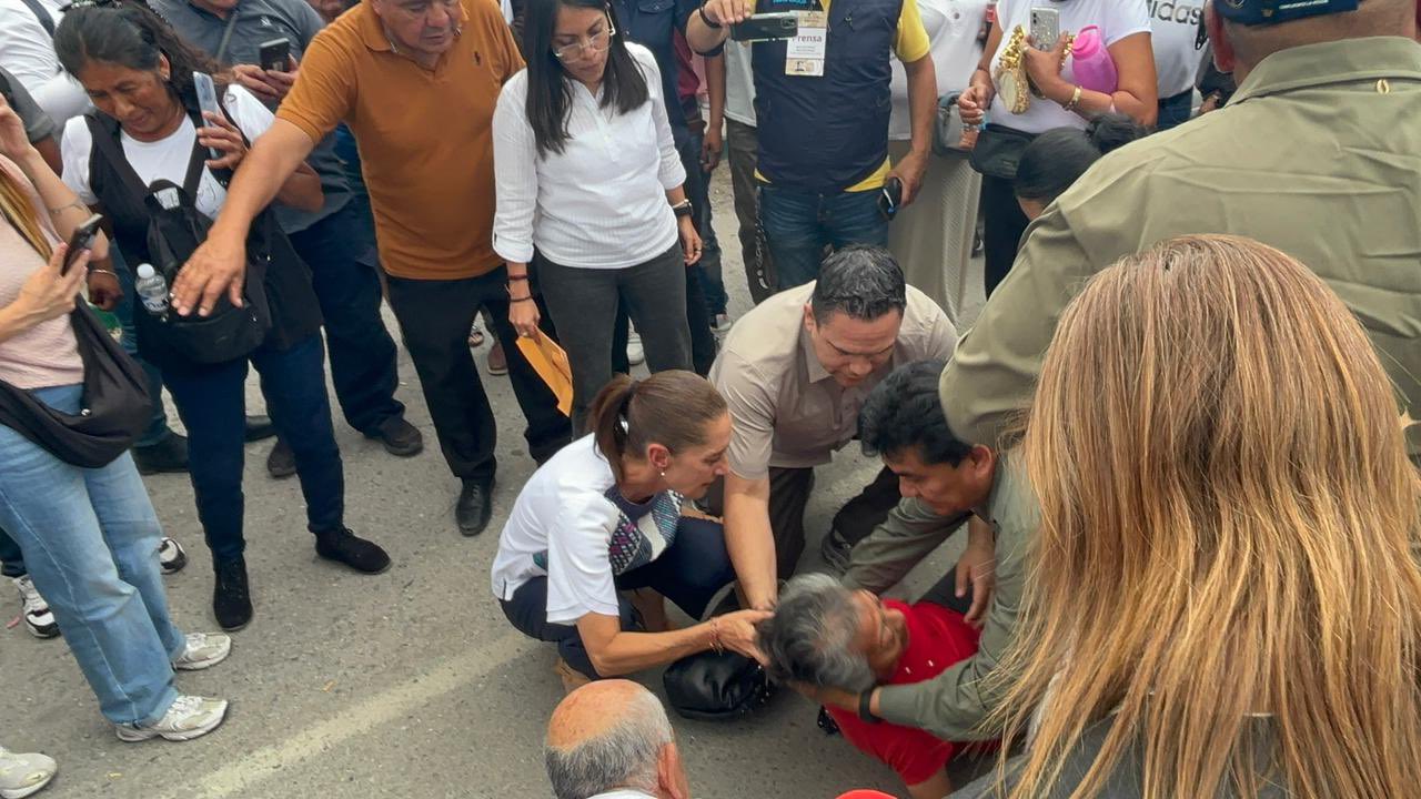Sheinbaum baja de su camioneta para auxiliar a adulta mayor lesionada en San Luis Potosí