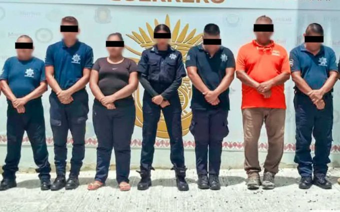 Detienen al secretario de Seguridad de Coyuca de Benítez y a nueve policías por desaparición forzada en Guerrero