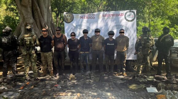 Marina y SSPC enfrentan a convoy armado en la sierra de Mazatlán; detienen a nueve y aseguran arsenal