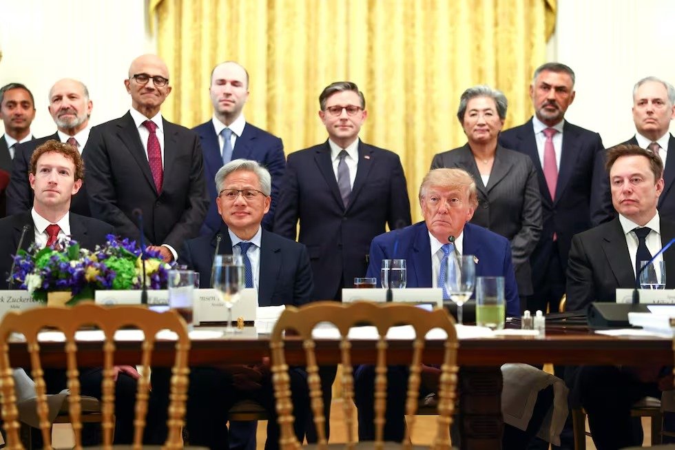 Donald Trump defiende autorregulación de la IA y anuncia que la llamará ‘superinteligencia’