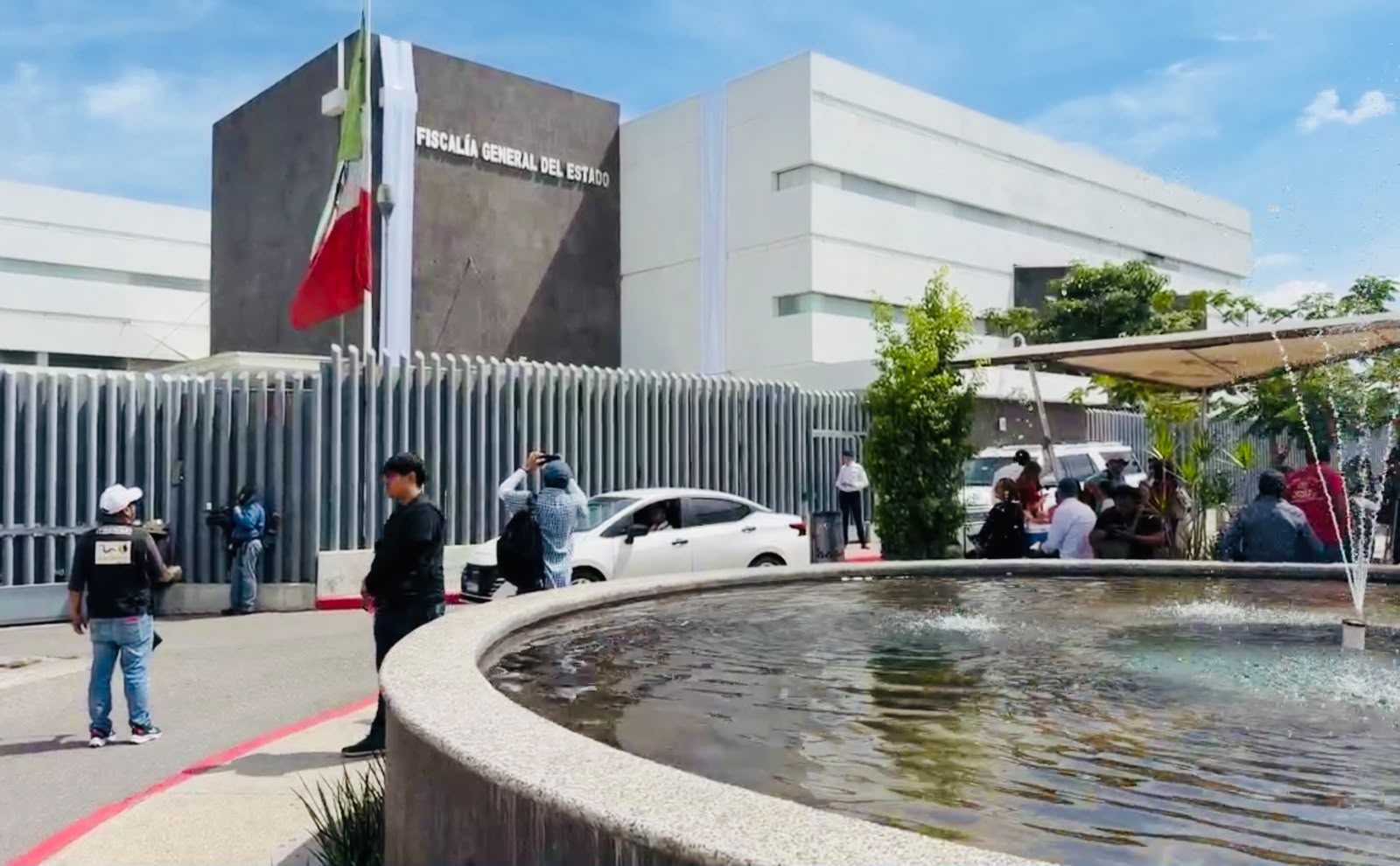 Familia de Claudia Tacoronte llega a la FGE de Morelos para recibir el cuerpo de la joven española asesinada en Cuautla
