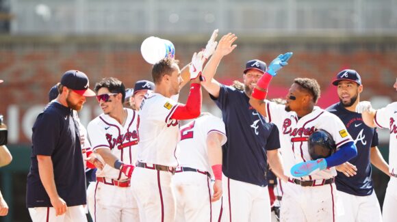 Playoffs MLB 2026: Braves vencen 5-3 a Phillies y tocan a la puerta de la Serie Divisional