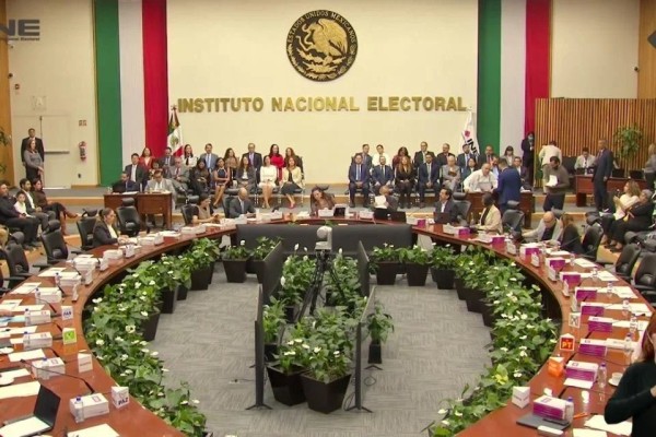 Tribunal ordena al INE incluir a partidos en la comisión ‘antinarco’ para revisar candidaturas