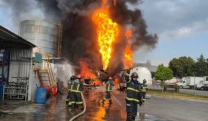 Video: Se registra fuerte incendio en zona industrial de Tlalnepantla, Estado de México