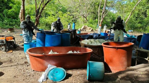 Inhabilitan 4 laboratorios de metanfetamina en Guerrero y Michoacán; destruyen más de 10 toneladas de químicos