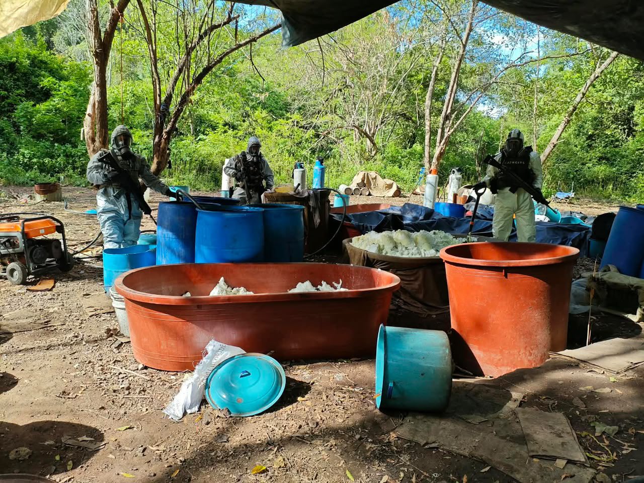 Inhabilitan 4 laboratorios de metanfetamina en Guerrero y Michoacán; destruyen más de 10 toneladas de químicos