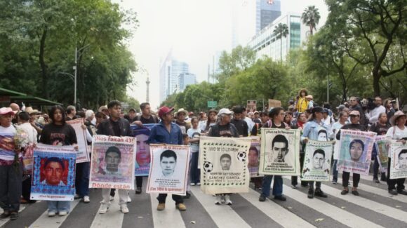 Marcha por Ayotzinapa dejó pérdidas por 19.7 millones de pesos a 3,801 comercios en CDMX: Canaco