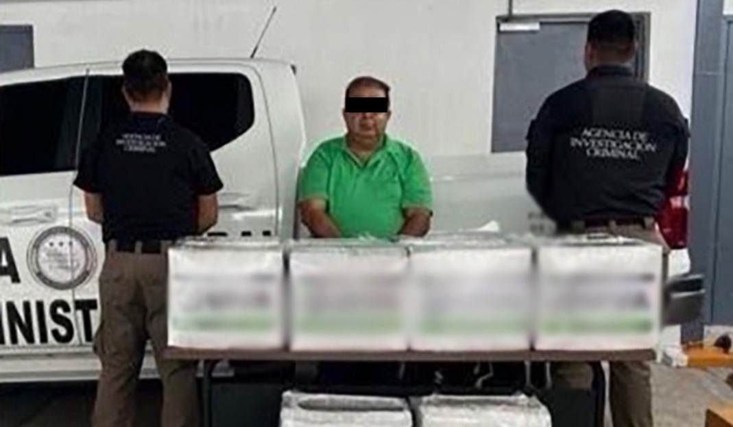 Aseguran más de 200 litros de metanfetamina líquida oculta en camioneta en Baja California Sur