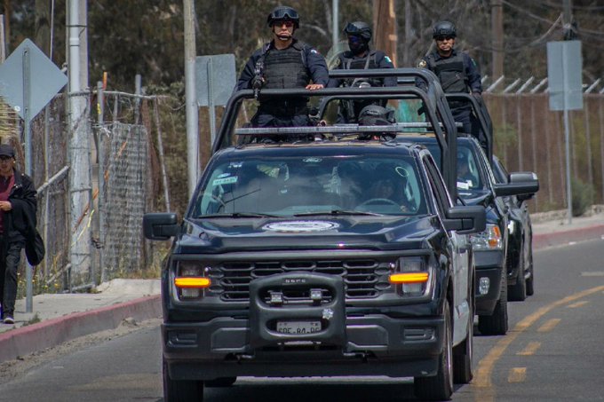 Matan a balazos al subcomandante de la Policía de Méxicali afuera de su casa; autoridades despliegan operativo