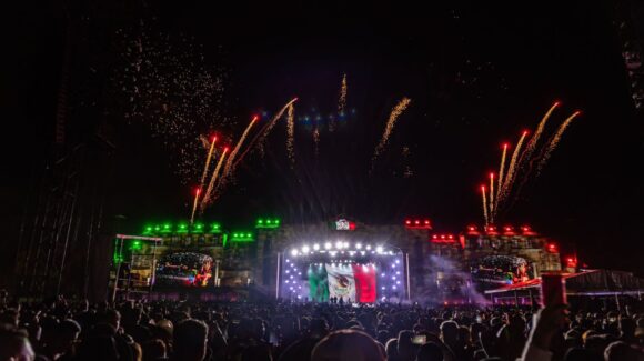 Con bota, sombrero y cinturón, Arre confirma el poder de la música mexicana