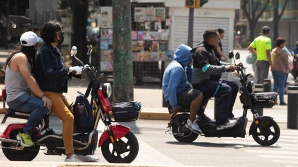 Multas a bicis y motos eléctricas inician en noviembre en la CDMX; retiran scooters