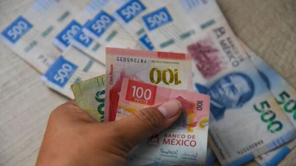 Peso mexicano liga tres jornadas de pérdidas y cierra septiembre con caída de 6.38%