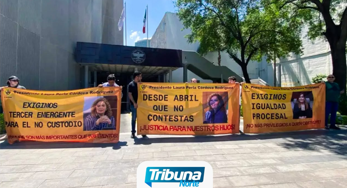 Padres y familiares protestan frente al Poder Judicial de Nuevo León para exigir reformas en reglas de convivencia familiar