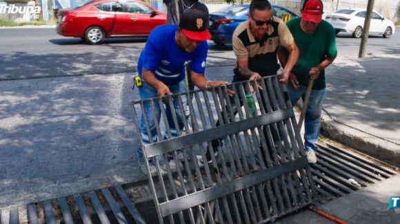Gobierno de Monterrey refuerza limpieza de drenajes y bocas de tormenta